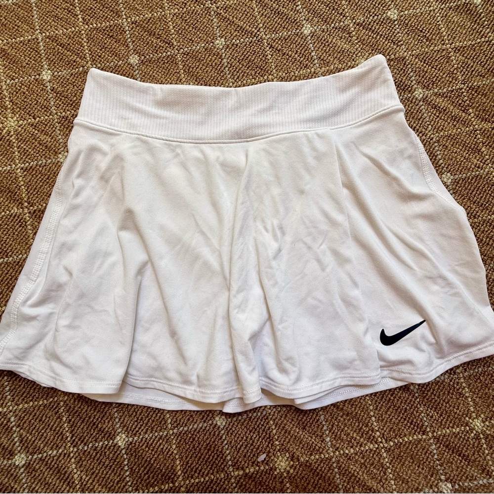 Nike White Skorts with Moisture-Wicking Fabric, Dry-Fit